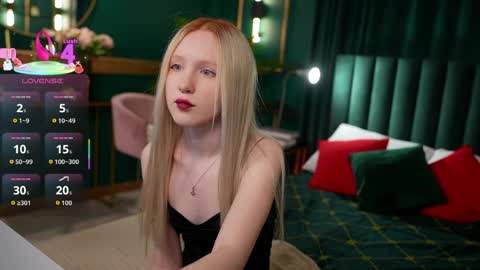 Snapshot of sia_hart chatting on April 3, 2026, 5:44 pm Sia online show from April 3, 2026, 5:44 pm