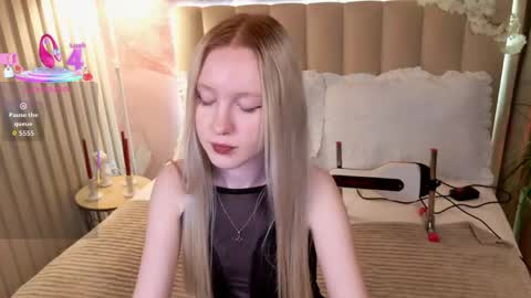 Snapshot of sia_hart chatting on April 14, 2026, 5:52 pm Sia online show from April 14, 2026, 5:52 pm