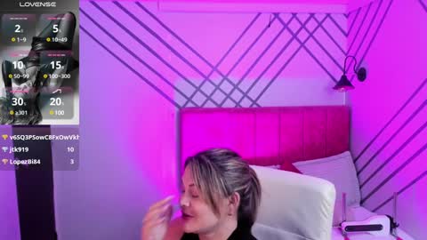 Mia online show from February 2, 2025, 2:45 pm