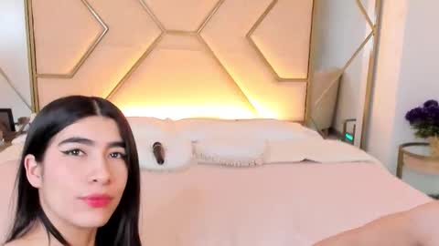 Siara and Zoe tattoo online show from November 4, 2025, 10:20 pm