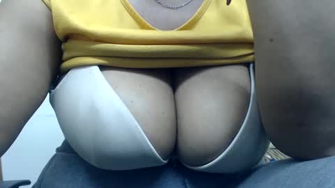 Snapshot of siblley chatting on February 5, 2025, 6:37 pm sara online show from February 5, 2025, 6:37 pm