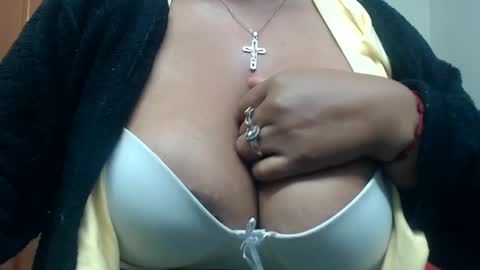 Snapshot of siblley chatting on February 17, 2025, 10:14 pm sara online show from February 17, 2025, 10:14 pm