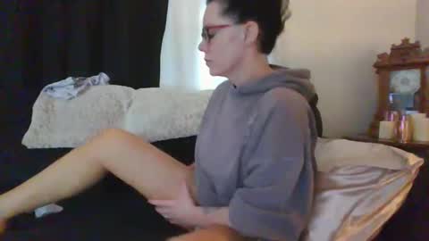 Snapshot of sidneyraee chatting on April 24, 2026, 4:42 pm Mrs. St. Patrickk online show from April 24, 2026, 4:42 pm
