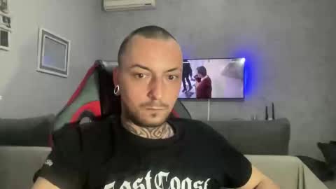 sidvicious23cm online show from February 5, 2026, 9:52 pm