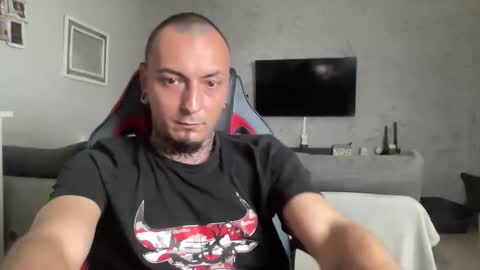 sidvicious23cm online show from April 7, 2026, 4:18 pm