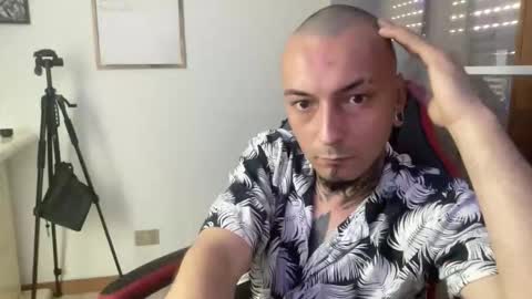 sidvicious23cm online show from April 17, 2026, 9:12 am