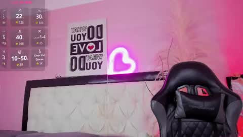 Snapshot of siena_fox chatting on July 25, 2026, 11:46 pm Siena online show from July 25, 2026, 11:46 pm