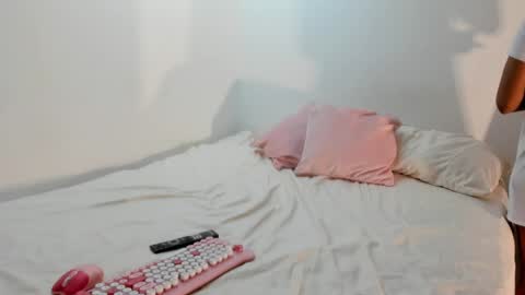 Snapshot of sienna_glow chatting on June 1, 2026, 1:02 pm sienna_glow online show from June 1, 2026, 1:02 pm