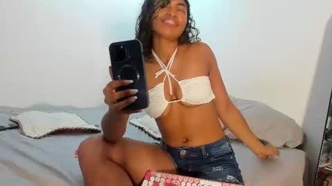 Snapshot of sienna_glow chatting on June 15, 2026, 3:36 pm sienna_glow online show from June 15, 2026, 3:36 pm