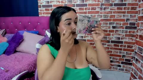 sienna_lux01 online show from April 10, 2026, 2:39 am