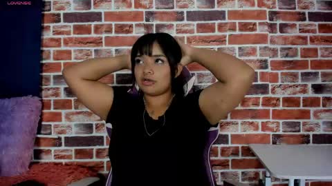 sienna_lux01 online show from May 6, 2026, 2:19 am