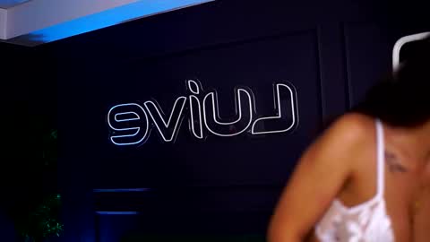 Sienna online show from October 24, 2025, 10:00 am