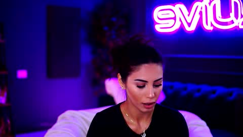 Sienna online show from November 19, 2025, 11:43 am