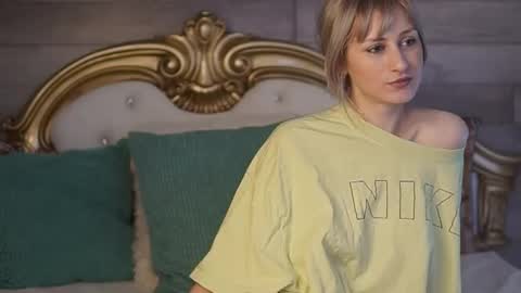 Snapshot of siennashapiro chatting on December 18, 2024, 8:31 am SiennaShapiro online show from December 18, 2024, 8:31 am