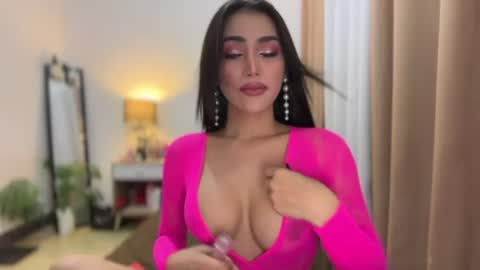 Snapshot of sierra_cox chatting on July 14, 2026, 10:09 am MISS YSABELLE online show from July 14, 2026, 10:09 am