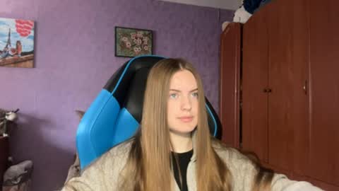Snapshot of silksinner_ chatting on April 8, 2026, 10:15 am Erica online show from April 8, 2026, 10:15 am