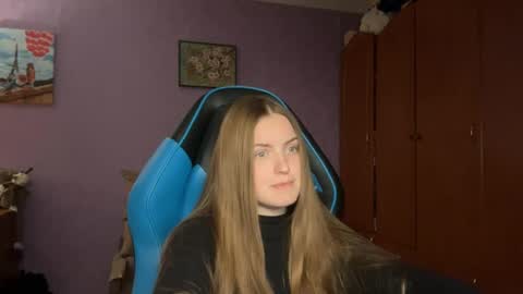 Snapshot of silksinner_ chatting on April 13, 2026, 6:13 pm Erica online show from April 13, 2026, 6:13 pm
