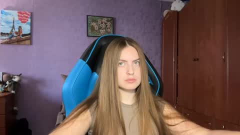 Snapshot of silksinner_ chatting on April 15, 2026, 10:33 am Erica online show from April 15, 2026, 10:33 am