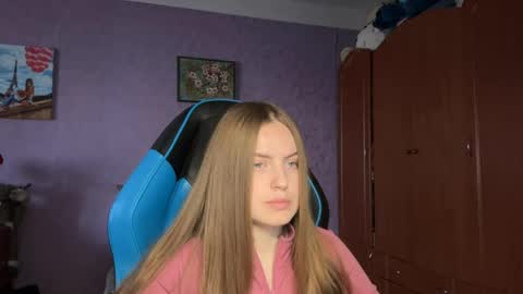 Snapshot of silksinner_ chatting on April 22, 2026, 8:50 am Erica online show from April 22, 2026, 8:50 am