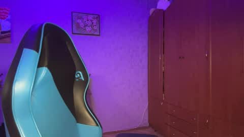 Snapshot of silksinner_ chatting on April 23, 2026, 6:36 am Erica online show from April 23, 2026, 6:36 am