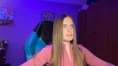 Snapshot of silksinner_ chatting on April 24, 2026, 5:48 pm Erica online show from April 24, 2026, 5:48 pm