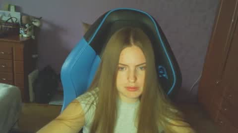 Snapshot of silksinner_ chatting on May 1, 2026, 2:21 pm Erica online show from May 1, 2026, 2:21 pm
