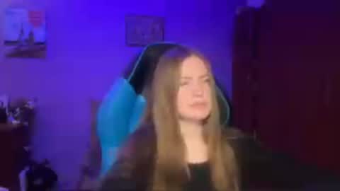Snapshot of silksinner_ chatting on May 7, 2026, 7:08 pm Erica online show from May 7, 2026, 7:08 pm