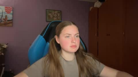Snapshot of silksinner_ chatting on May 10, 2026, 6:13 pm Erica online show from May 10, 2026, 6:13 pm