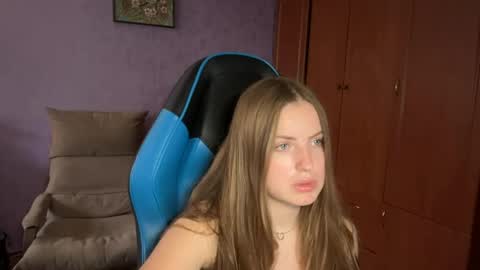 Snapshot of silksinner_ chatting on June 8, 2026, 1:55 pm Erica online show from June 8, 2026, 1:55 pm