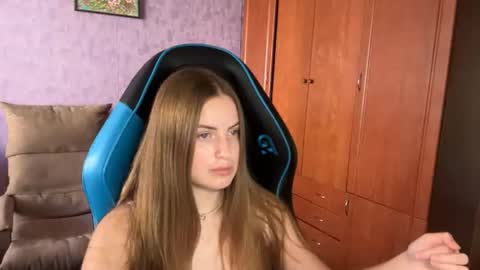 Snapshot of silksinner_ chatting on June 10, 2026, 2:05 pm Erica online show from June 10, 2026, 2:05 pm