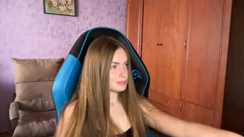 Snapshot of silksinner_ chatting on June 22, 2026, 1:41 pm Erica online show from June 22, 2026, 1:41 pm