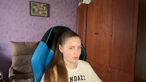 Snapshot of silksinner_ chatting on June 26, 2026, 10:41 am Erica online show from June 26, 2026, 10:41 am