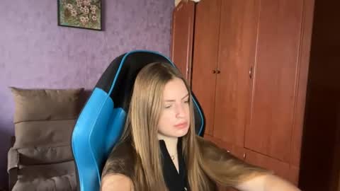 Snapshot of silksinner_ chatting on June 29, 2026, 10:59 am Erica online show from June 29, 2026, 10:59 am