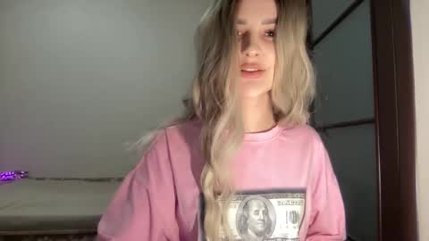 Snapshot of silkybabe19 chatting on December 3, 2025, 9:46 pm silkybabe19 online show from December 3, 2025, 9:46 pm