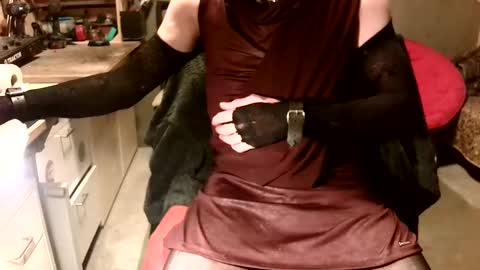 Snapshot of silkynylon77 chatting on March 4, 2025, 11:22 pm tom online show from March 4, 2025, 11:22 pm