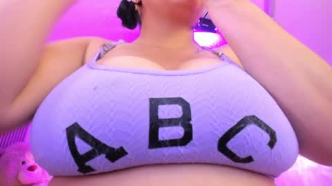SIlvana  online show from May 7, 2026, 1:05 pm