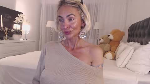 Snapshot of silver_miss chatting on April 24, 2026, 7:16 pm Silver ok online show from April 24, 2026, 7:16 pm