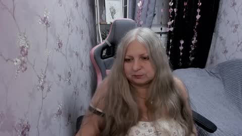 silver_moon_light online show from September 26, 2025, 9:30 pm