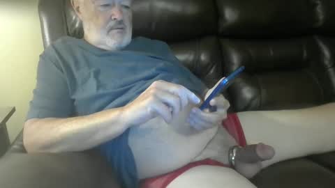 Snapshot of silverdaddy_1955 chatting on October 15, 2025, 10:04 am Daddy Bear online show from October 15, 2025, 10:04 am