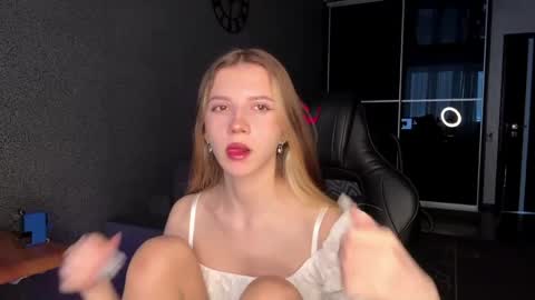 simikiss online show from May 19, 2026, 9:48 am