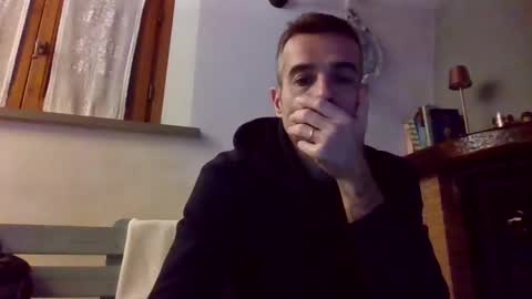 Snapshot of simmeturbate chatting on February 10, 2025, 9:15 pm Italiandaddyitalydickassbottomassholecomshowmasturbatenudeboyitalyatleticcutemuscolarhardcockdickboy online show from February 10, 2025, 9:15 pm