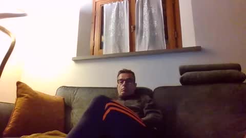 Snapshot of simmeturbate chatting on October 27, 2025, 9:52 pm Italiandaddyitalydickassbottomassholecomshowmasturbatenudeboyitalyatleticcutemuscolarhardcockdickboy online show from October 27, 2025, 9:52 pm