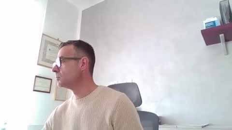 Snapshot of simmeturbate chatting on April 22, 2026, 10:17 am Italiandaddyitalydickassbottomassholecomshowmasturbatenudeboyitalyatleticcutemuscolarhardcockdickboy online show from April 22, 2026, 10:17 am