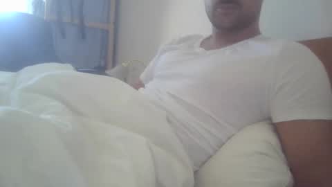 Snapshot of simml98 chatting on April 8, 2026, 11:43 am Sam online show from April 8, 2026, 11:43 am