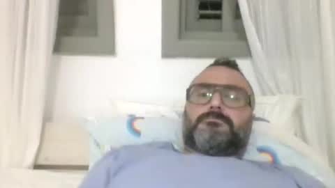 Snapshot of simon_bb chatting on May 5, 2026, 8:28 pm Si online show from May 5, 2026, 8:28 pm