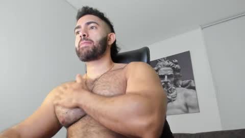 simon_leon01 online show from May 14, 2026, 1:12 am