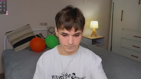 Snapshot of simonboy592 chatting on March 23, 2026, 12:09 pm Alex online show from March 23, 2026, 12:09 pm