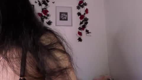 Simone Phill  online show from October 28, 2025, 8:33 pm