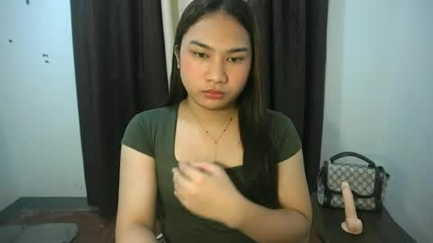 Snapshot of simply_francine chatting on June 17, 2026, 12:18 pm simply francine online show from June 17, 2026, 12:18 pm
