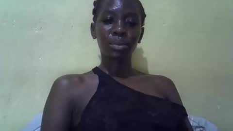 simplyloy33 online show from April 20, 2026, 1:47 pm